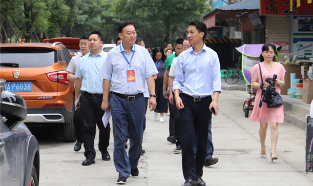 区人大调研组考察long8唯一官网登录集团香城公司静安农贸市场工程项目